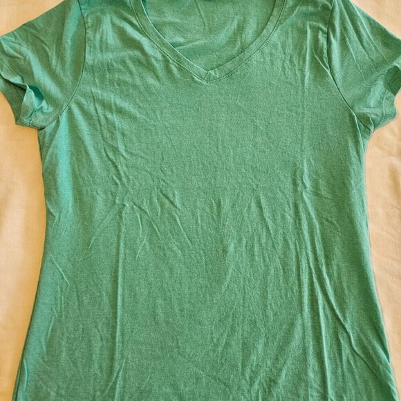 3 /15$ Bundle Deal 2 Tees for One Price Green and Purple Tees - Picture 5 of 10